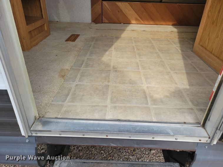 image for item DN3587 2005 Frontier  Explorer M315 camper