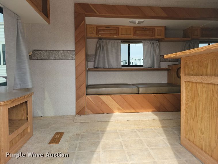 image for item DN3587 2005 Frontier  Explorer M315 camper