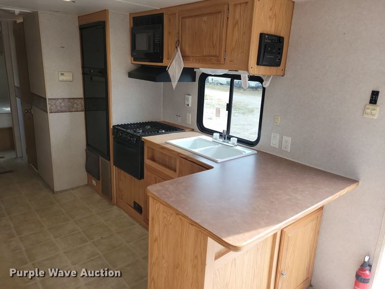 image for item DN3587 2005 Frontier  Explorer M315 camper