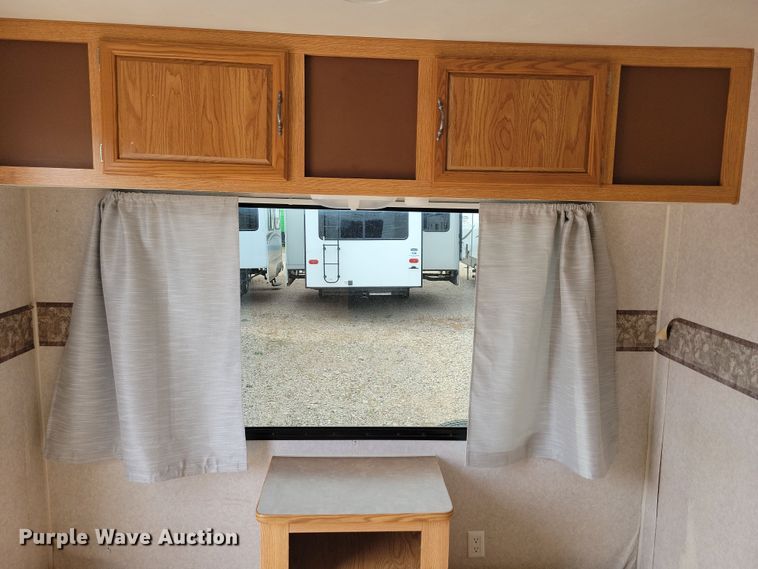 image for item DN3587 2005 Frontier  Explorer M315 camper