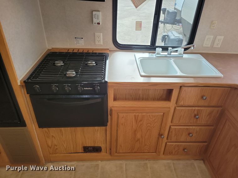 image for item DN3587 2005 Frontier  Explorer M315 camper