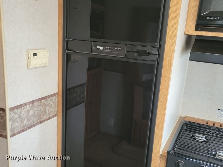 image for item DN3587 2005 Frontier  Explorer M315 camper