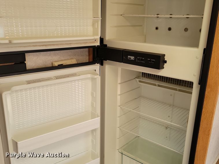 image for item DN3587 2005 Frontier  Explorer M315 camper