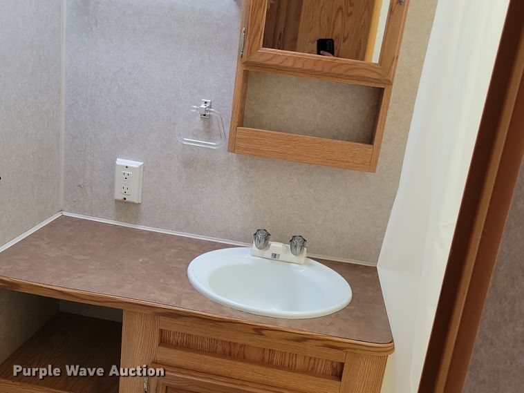 image for item DN3587 2005 Frontier  Explorer M315 camper