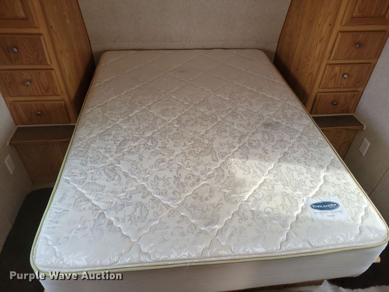 image for item DN3587 2005 Frontier  Explorer M315 camper