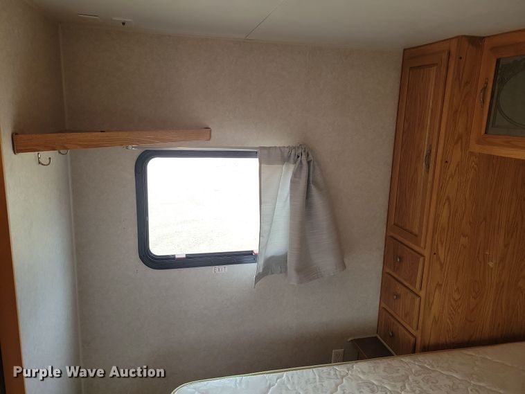 image for item DN3587 2005 Frontier  Explorer M315 camper