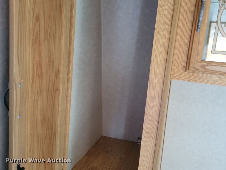 image for item DN3587 2005 Frontier  Explorer M315 camper