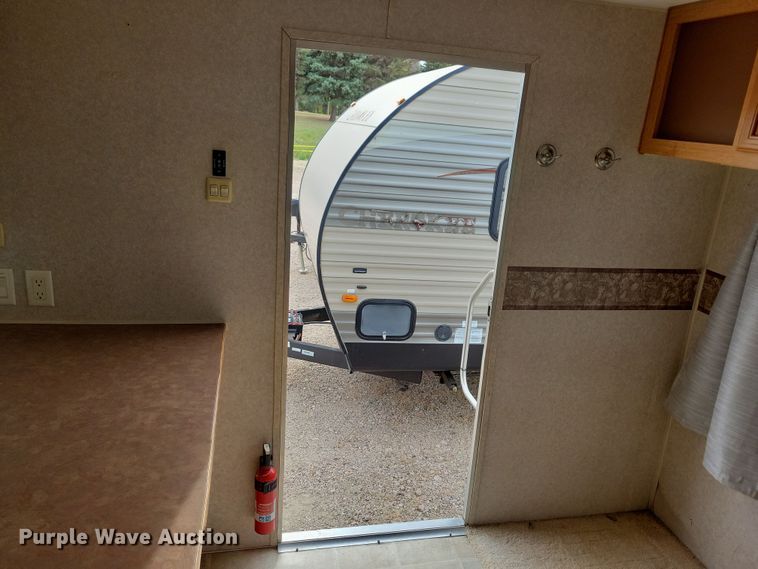 image for item DN3587 2005 Frontier  Explorer M315 camper