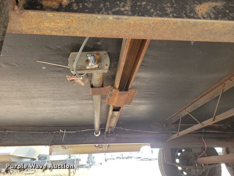 image for item DN3587 2005 Frontier  Explorer M315 camper