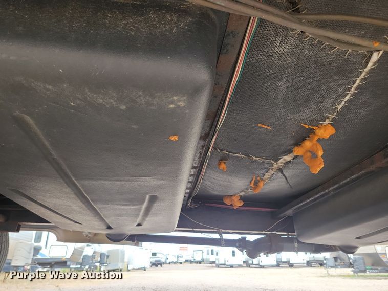 image for item DN3587 2005 Frontier  Explorer M315 camper