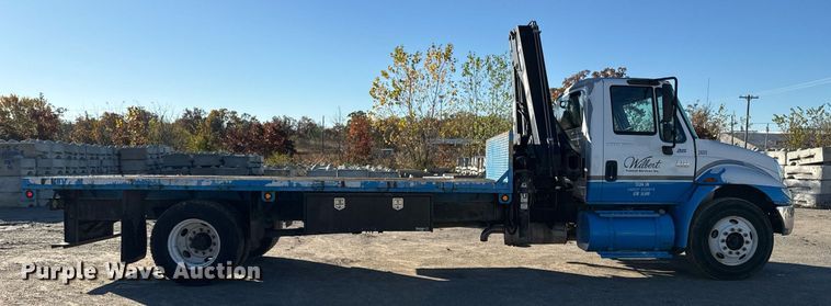 image for item DO7637 2004 International 4300 crane truck