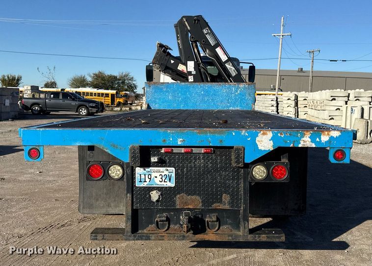 image for item DO7637 2004 International 4300 crane truck