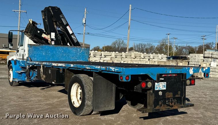 image for item DO7637 2004 International 4300 crane truck