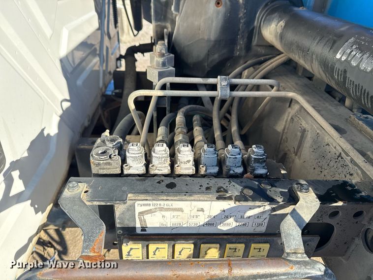 image for item DO7637 2004 International 4300 crane truck