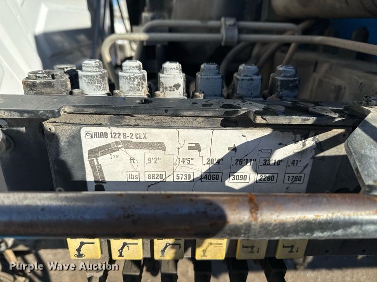 image for item DO7637 2004 International 4300 crane truck