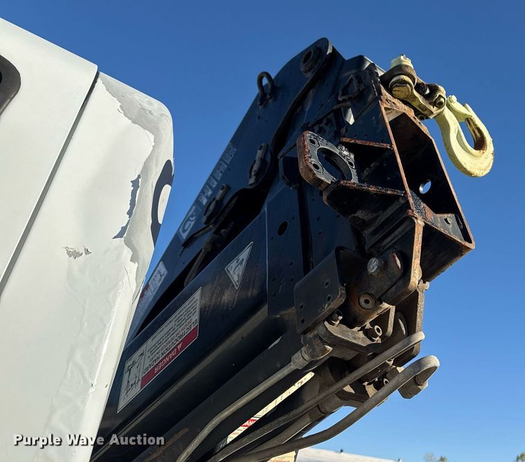 image for item DO7637 2004 International 4300 crane truck