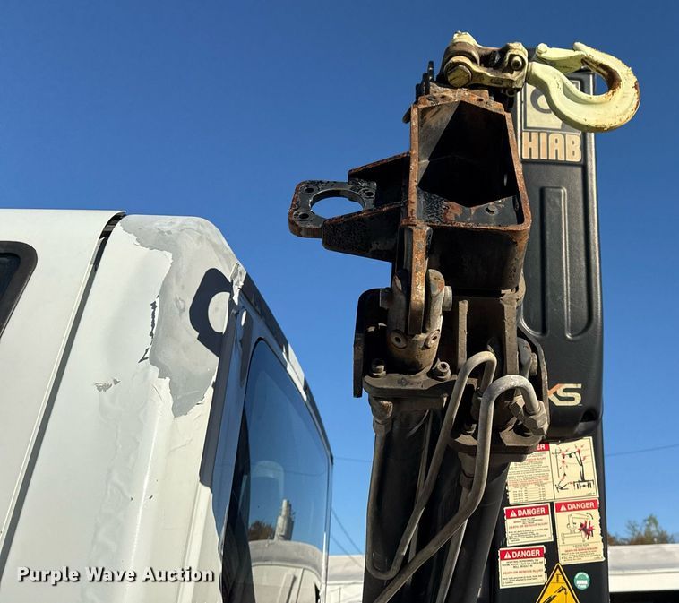 image for item DO7637 2004 International 4300 crane truck