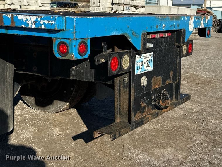 image for item DO7637 2004 International 4300 crane truck