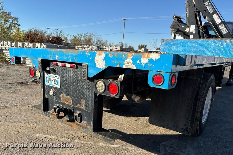 image for item DO7637 2004 International 4300 crane truck