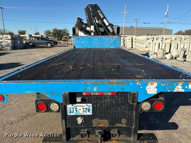 image for item DO7637 2004 International 4300 crane truck