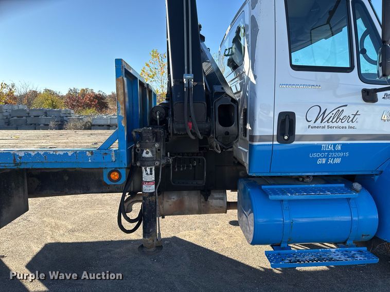 image for item DO7637 2004 International 4300 crane truck