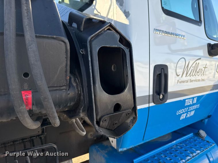 image for item DO7637 2004 International 4300 crane truck