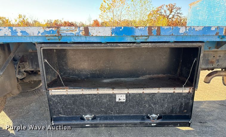 image for item DO7637 2004 International 4300 crane truck