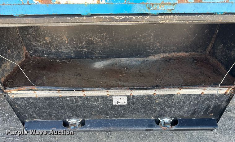 image for item DO7637 2004 International 4300 crane truck