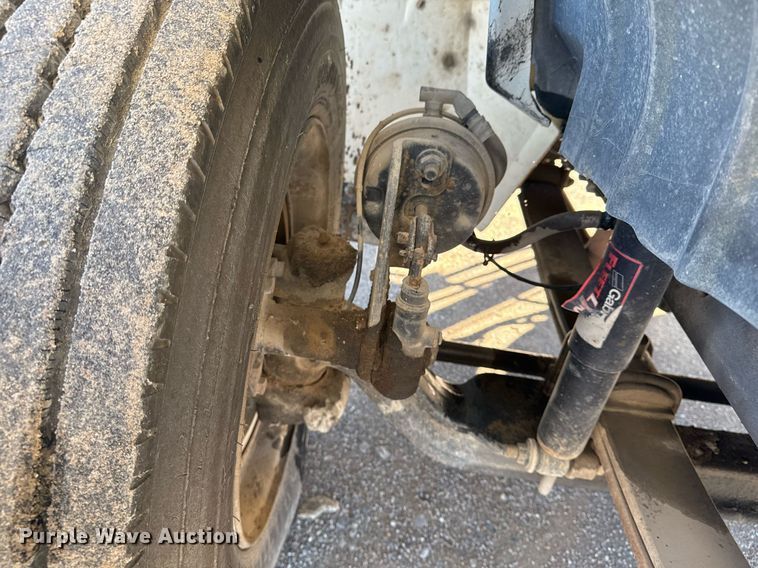 image for item DO7637 2004 International 4300 crane truck