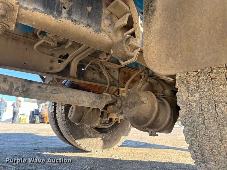 image for item DO7637 2004 International 4300 crane truck