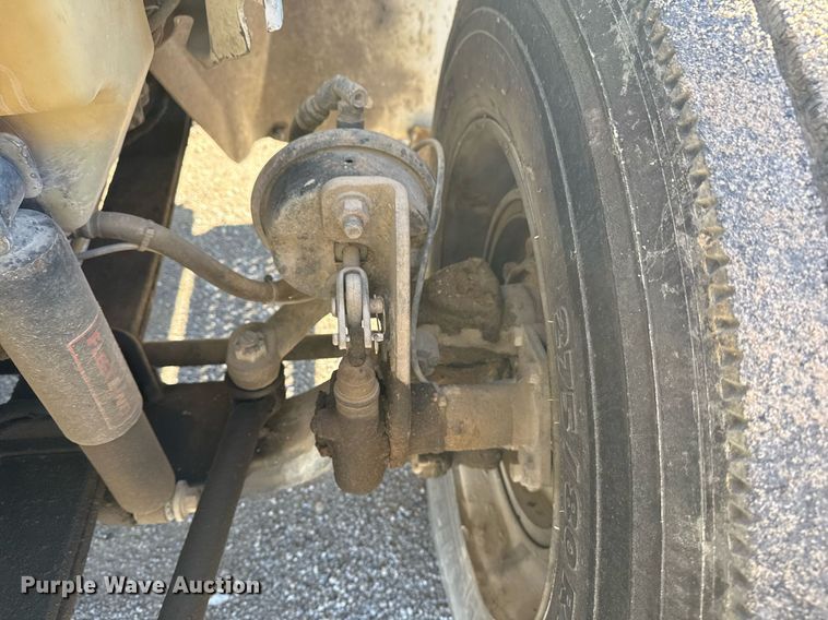 image for item DO7637 2004 International 4300 crane truck