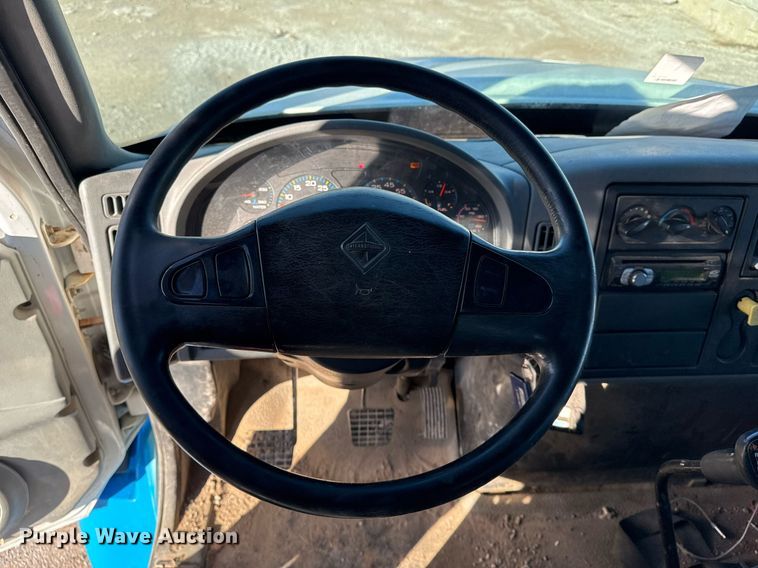 image for item DO7637 2004 International 4300 crane truck