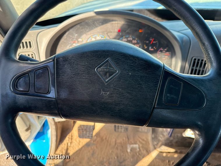 image for item DO7637 2004 International 4300 crane truck