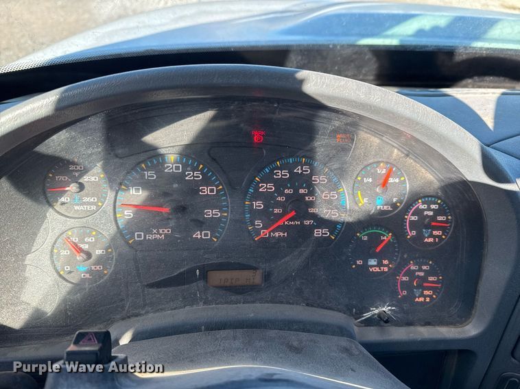 image for item DO7637 2004 International 4300 crane truck