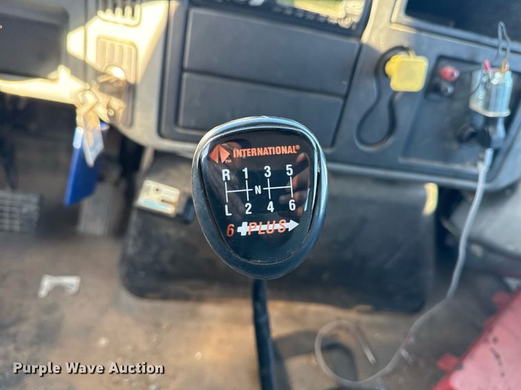 image for item DO7637 2004 International 4300 crane truck