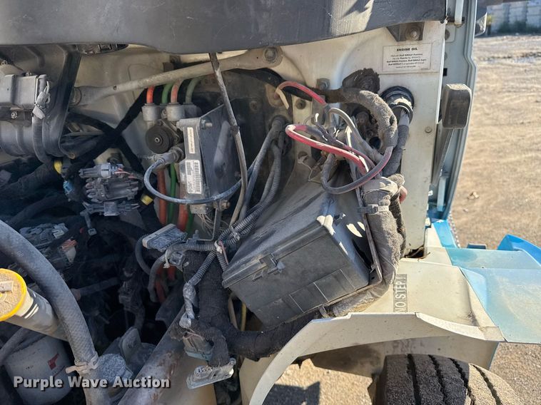 image for item DO7637 2004 International 4300 crane truck