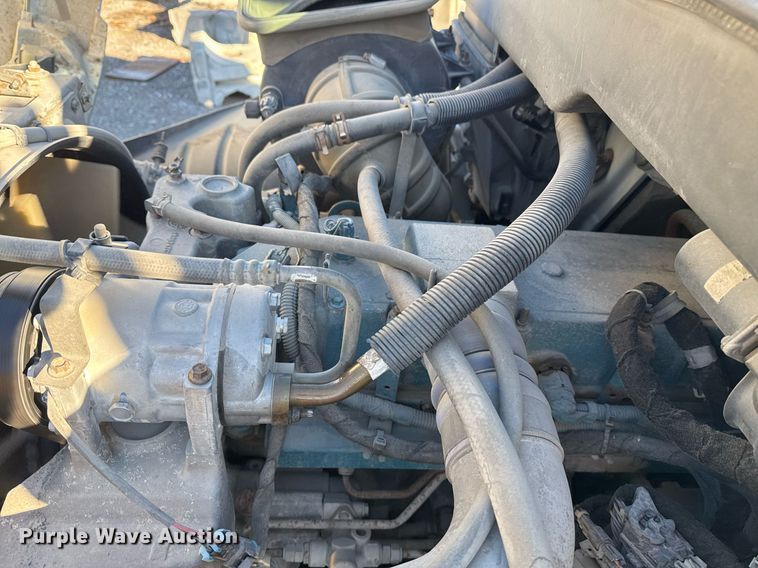 image for item DO7637 2004 International 4300 crane truck