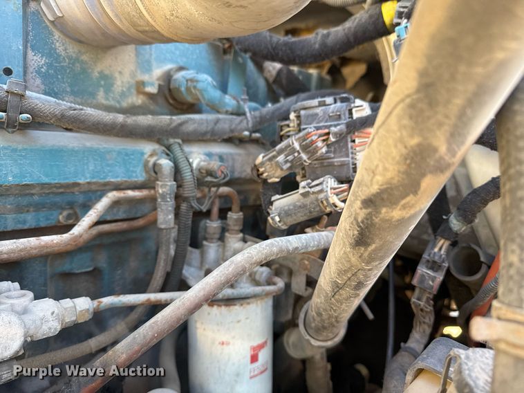 image for item DO7637 2004 International 4300 crane truck