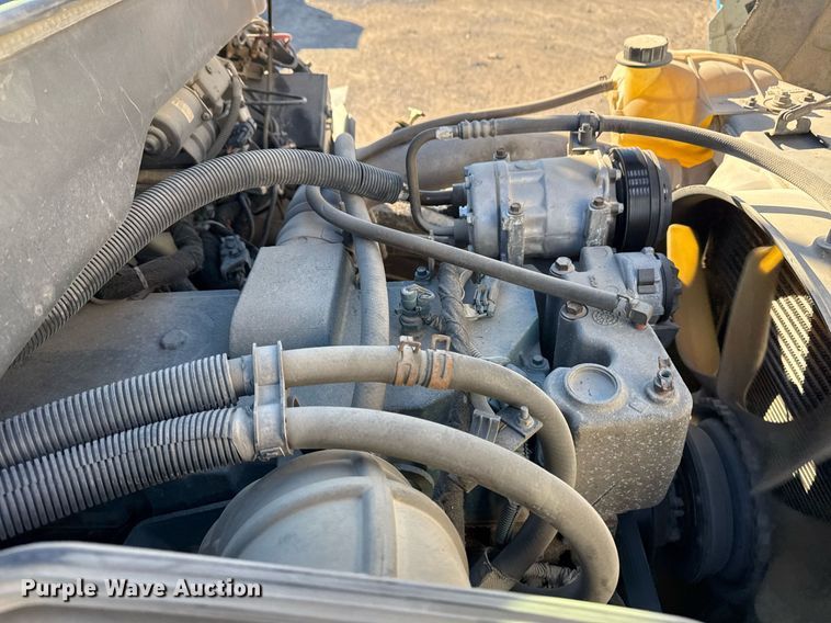 image for item DO7637 2004 International 4300 crane truck