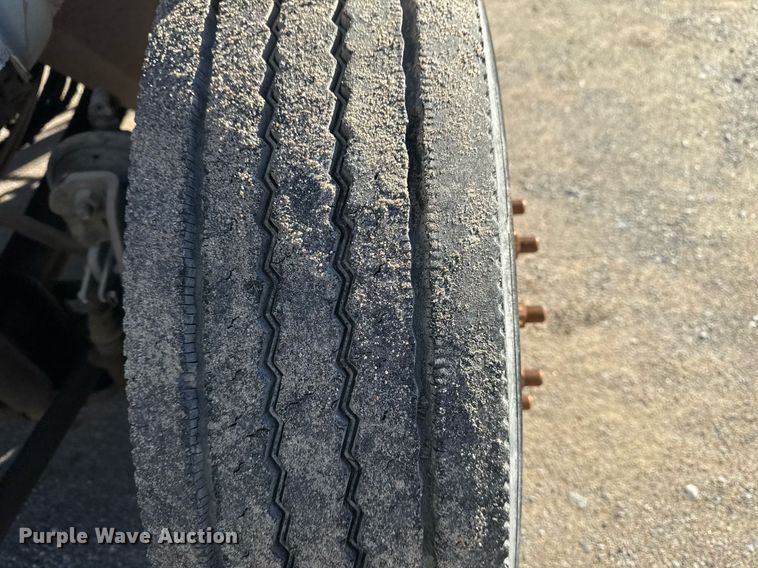 image for item DO7637 2004 International 4300 crane truck