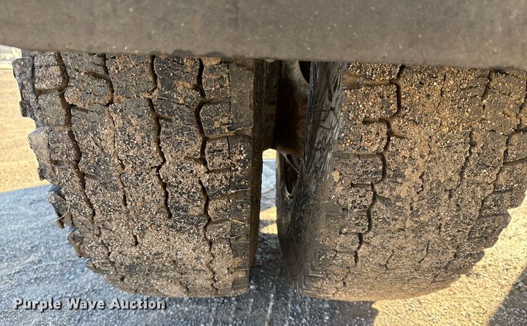 image for item DO7637 2004 International 4300 crane truck