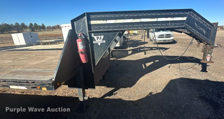image for item DP5990 2001 PJ Trailers  equipment trailer