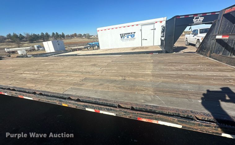 image for item DP5990 2001 PJ Trailers  equipment trailer