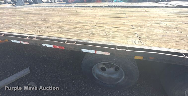 image for item DP5990 2001 PJ Trailers  equipment trailer