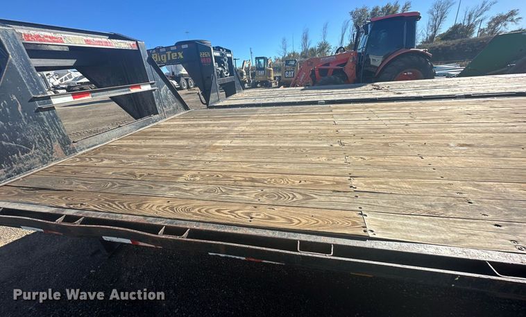 image for item DP5990 2001 PJ Trailers  equipment trailer