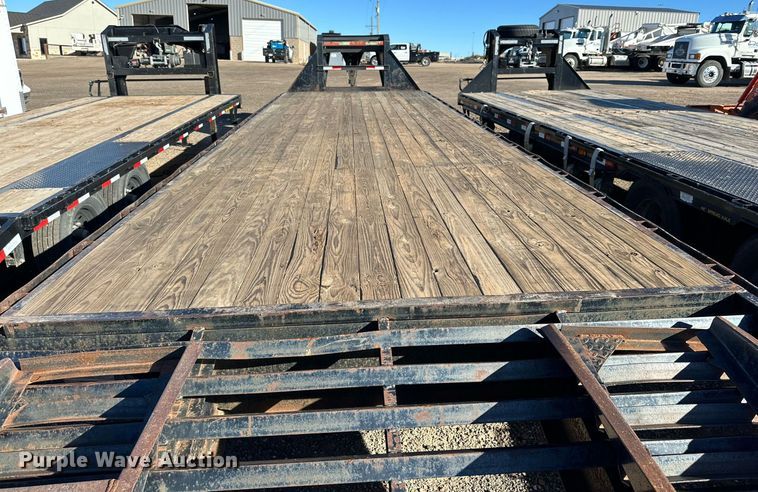 image for item DP5990 2001 PJ Trailers  equipment trailer