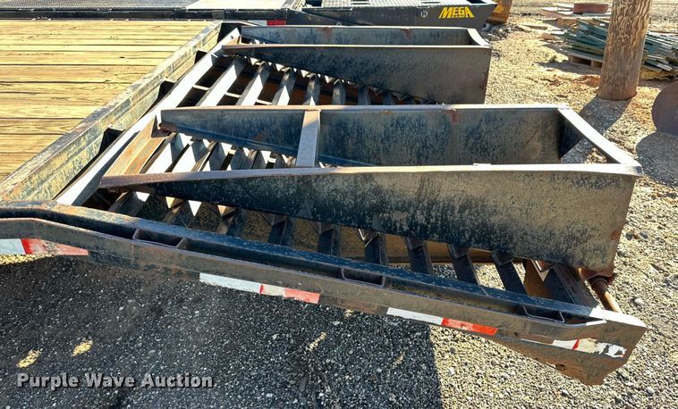 image for item DP5990 2001 PJ Trailers  equipment trailer