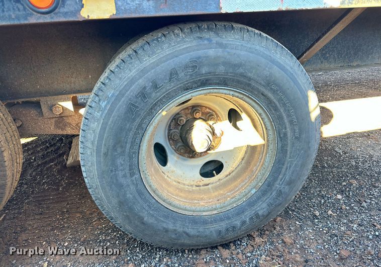 image for item DP5990 2001 PJ Trailers  equipment trailer