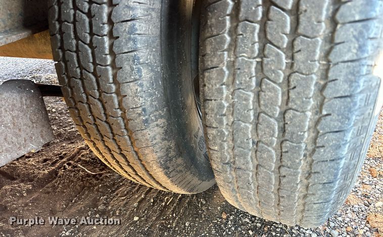 image for item DP5990 2001 PJ Trailers  equipment trailer