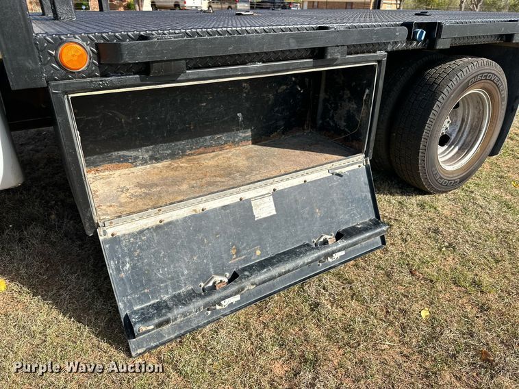 image for item DP6005 2016 Ford F350 Super Duty flatbed pickup truck